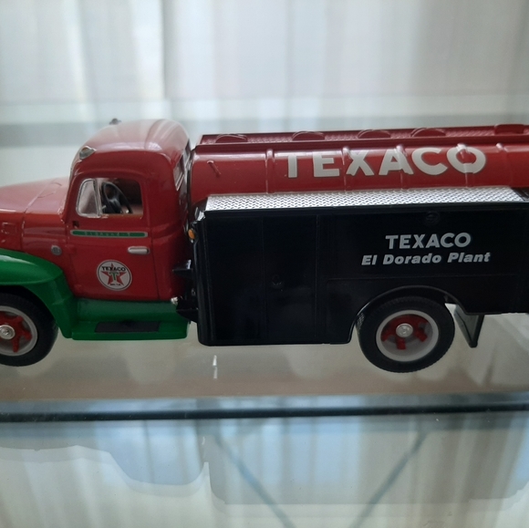 1955 DIAMOND-T FUEL TANKER TEXACO TOY TRUCK BUNDLE - Picture 10 of 12